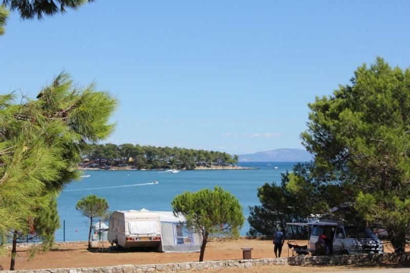 Bungalow Comfort 100 M From The Beach Premantura Dış mekan fotoğraf