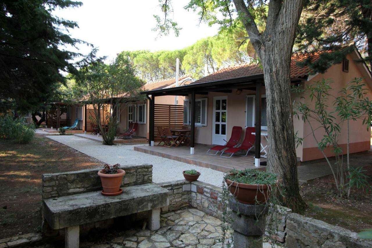 Bungalow Comfort 100 M From The Beach Premantura Dış mekan fotoğraf